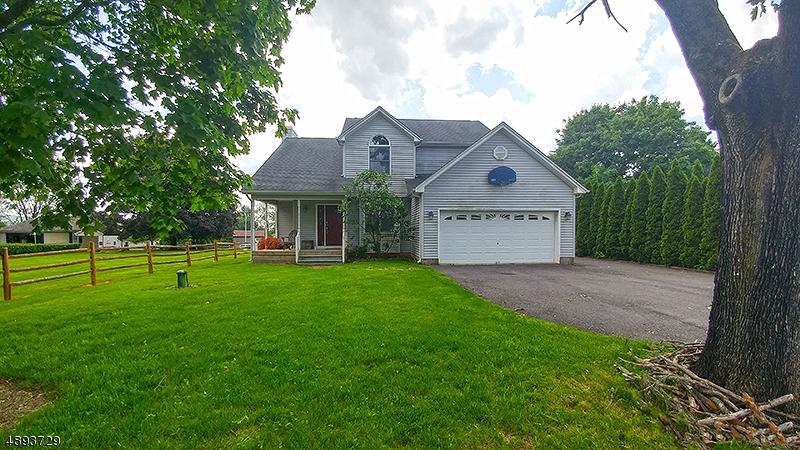 40 Thatcher Ave - Photo 1