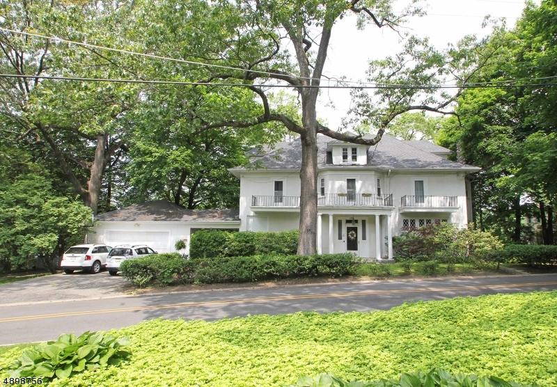 135 Lake Dr - Photo 1