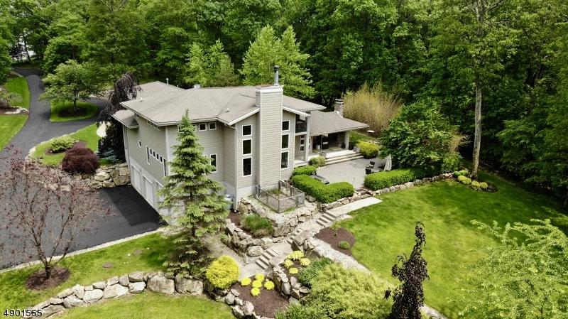102 Stonehedge Ln - Photo 1
