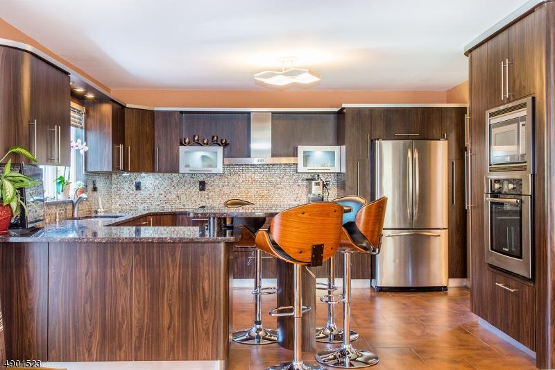 210 E Cedar St - Photo 1