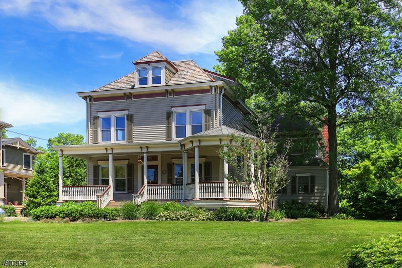 128 N Chestnut St - Photo 1