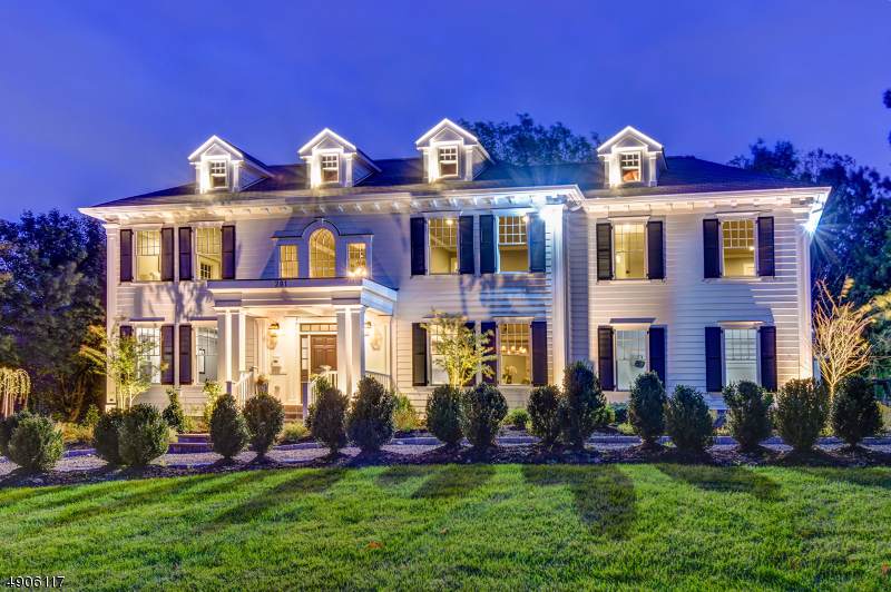 281 Hartshorn Dr - Photo 1