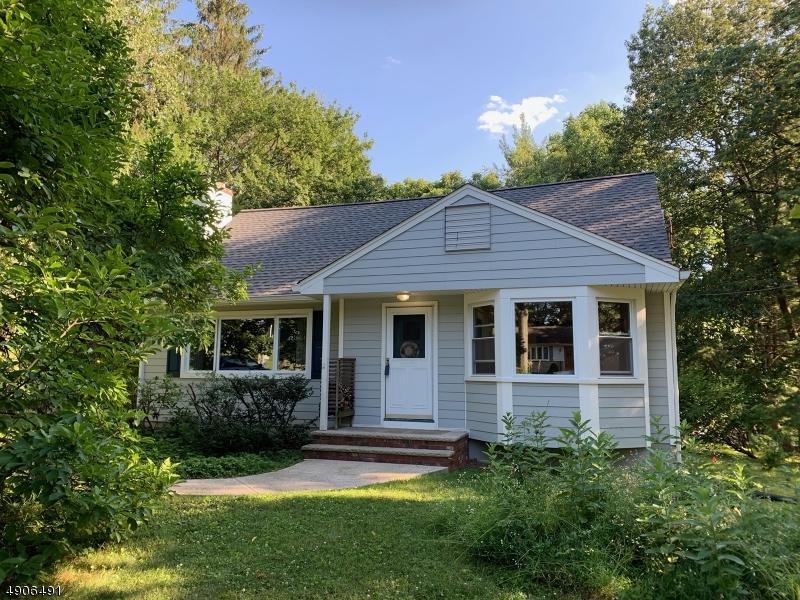 18 Crestwood Dr - Photo 1