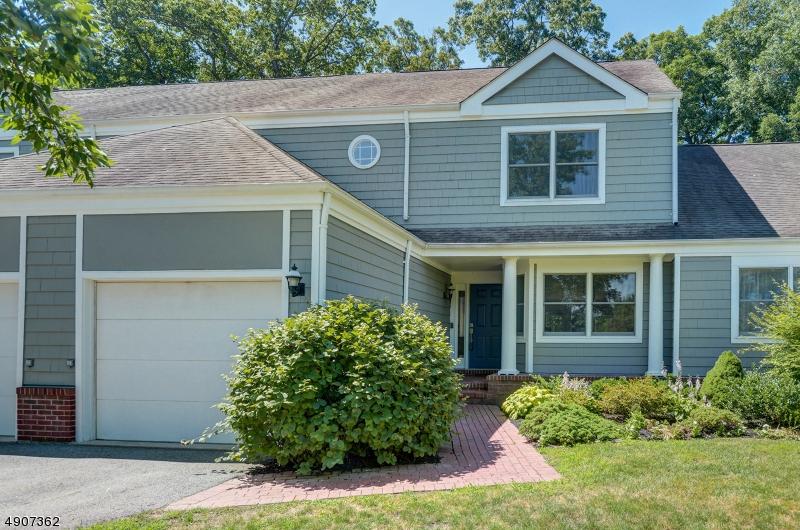 4 Woodcrest Dr - Photo 1
