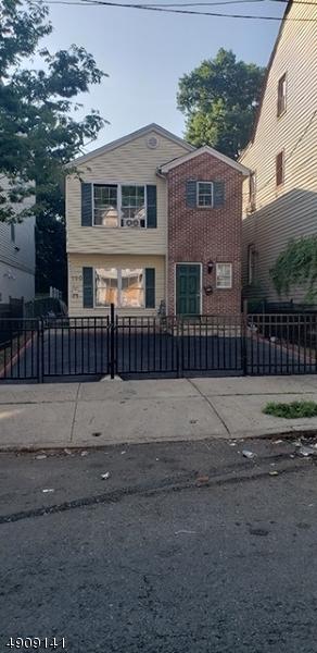 180 S 9Th St - Photo 1