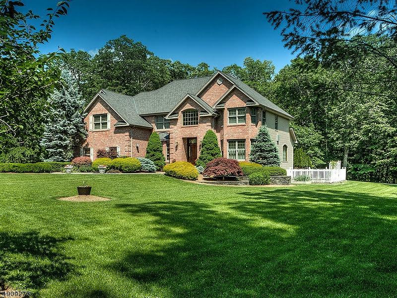 10 Mountainside Dr - Photo 1
