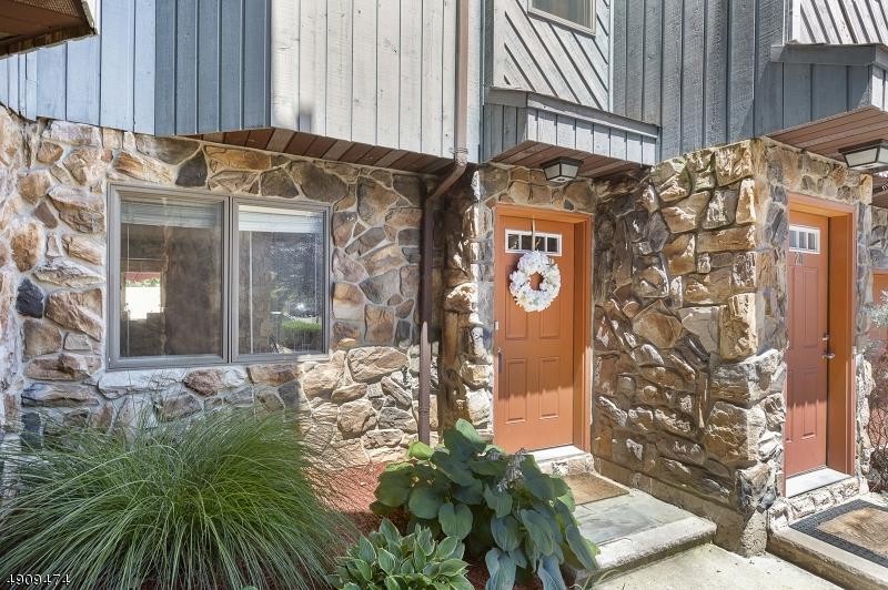 290 Hamilton Pl - Photo 1