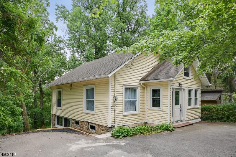 144 Fairview Ave - Photo 1