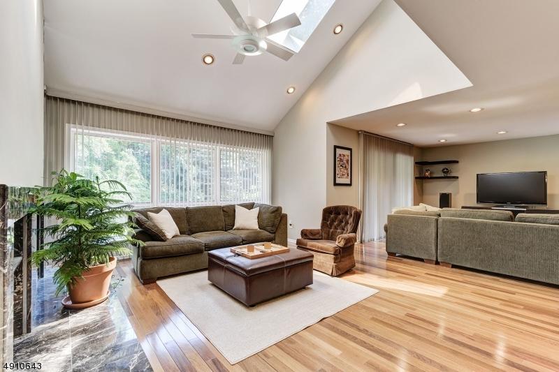 302 Barringer Ct - Photo 1