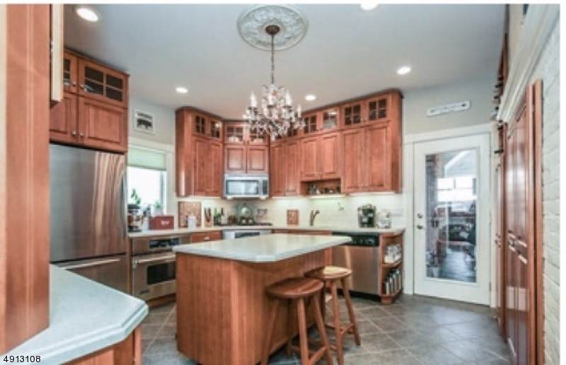 8 Foster St - Photo 1
