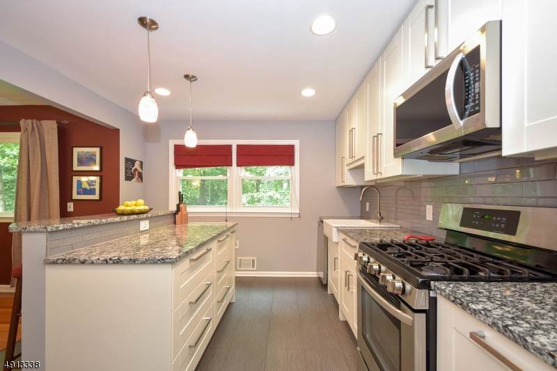 20 Molly Stark Dr - Photo 1