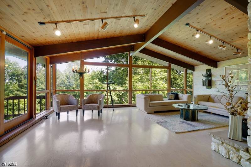 1020 Johnston Dr - Photo 1