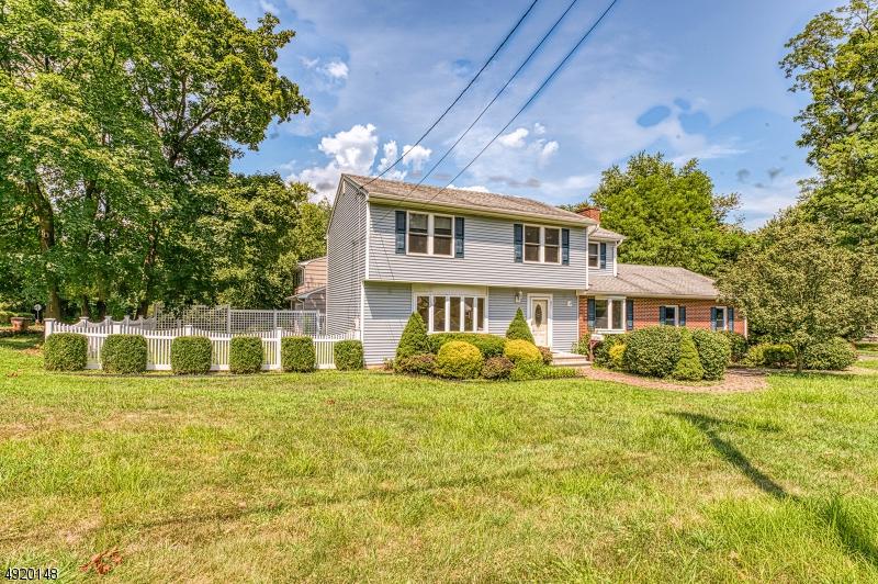 651 Hawthorne Ave - Photo 1