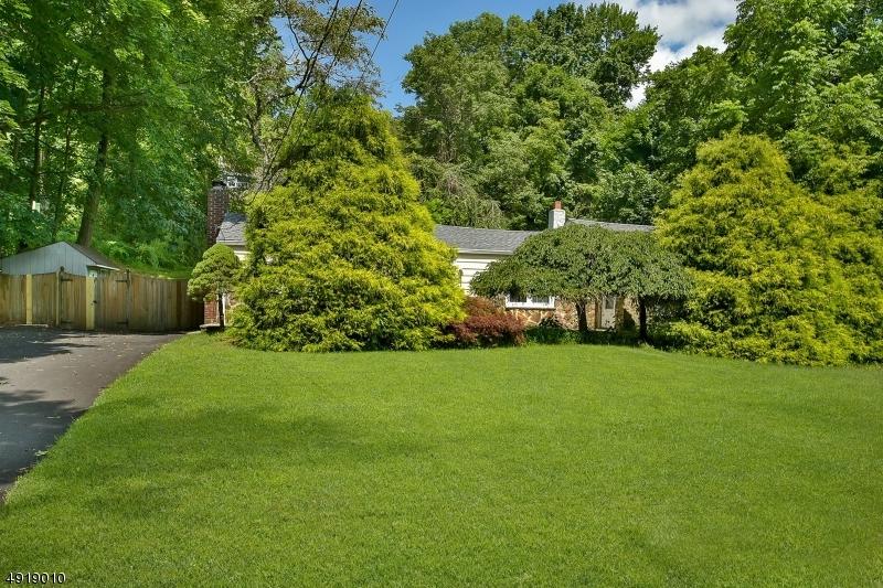 119 Hillside Ter - Photo 1