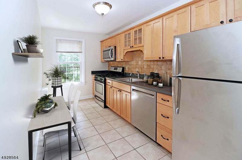 390 Morris Ave Unit 22 - Photo 1