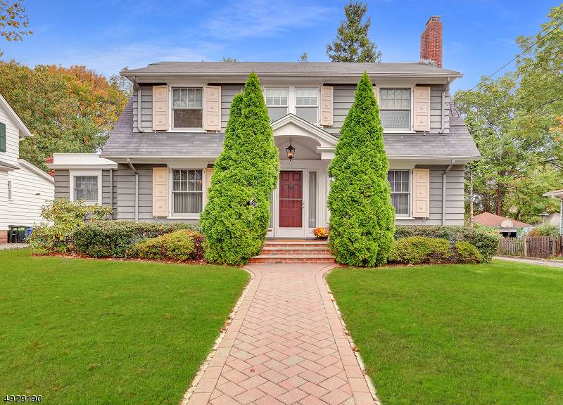 135 Oakview Ave - Photo 1