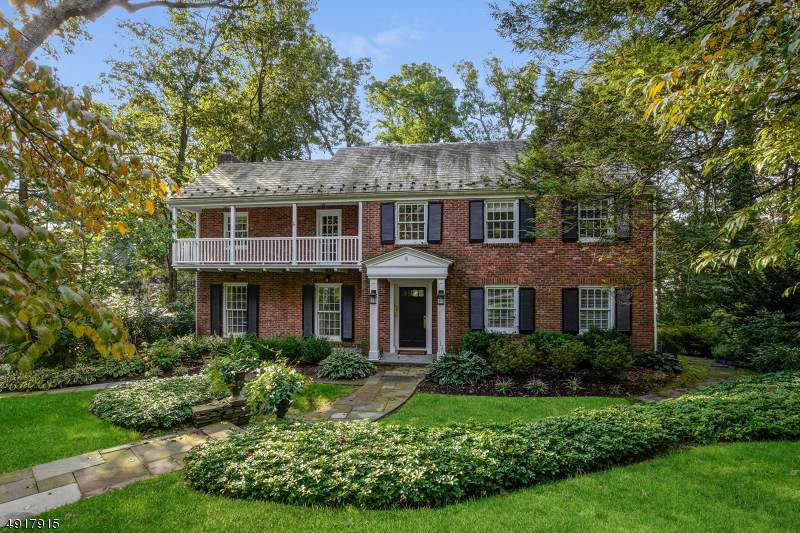 8 Manor Hill Rd - Photo 1