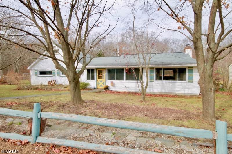 223 Fairview Ave - Photo 1