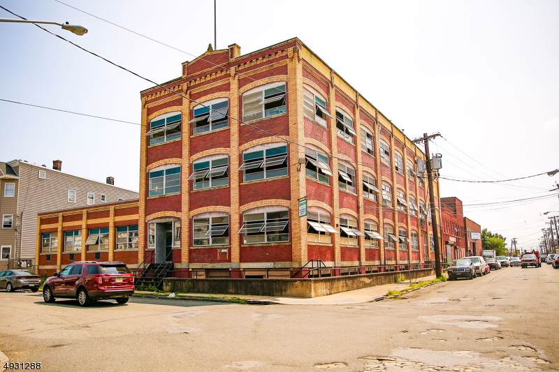 526 Mulberry St - Photo 1