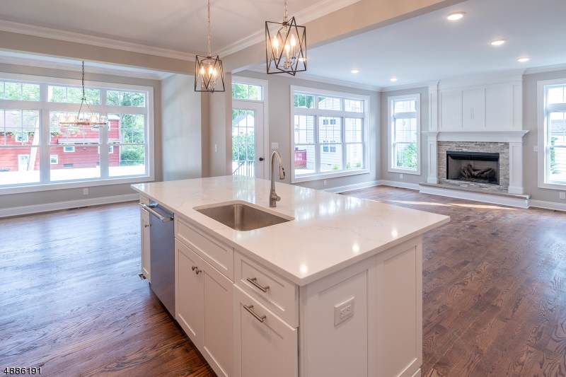 114 N Hillside Ave - Photo 1