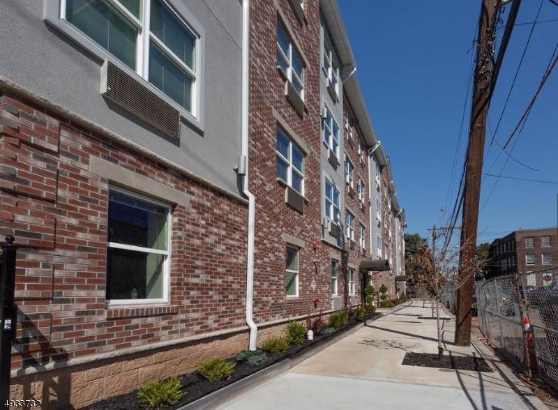 437 Mulberry St - Photo 1