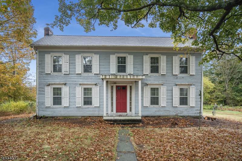 204 Wantage Ave - Photo 1