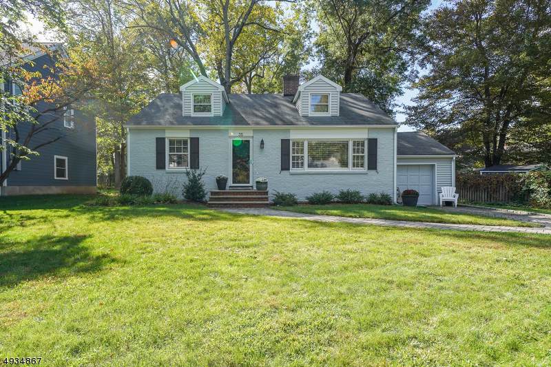 35 Jackson Ave - Photo 1