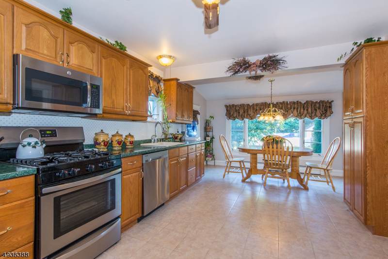 10 Wantage Ave - Photo 1