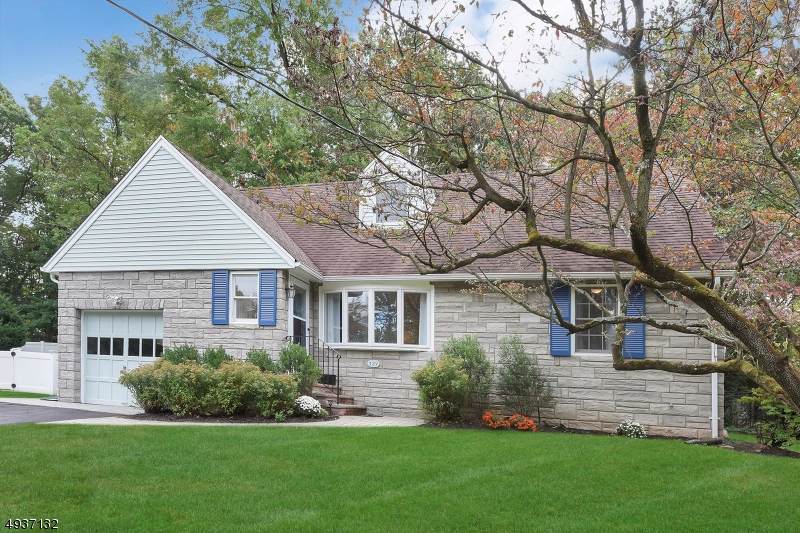 329 Doremus Ave - Photo 1