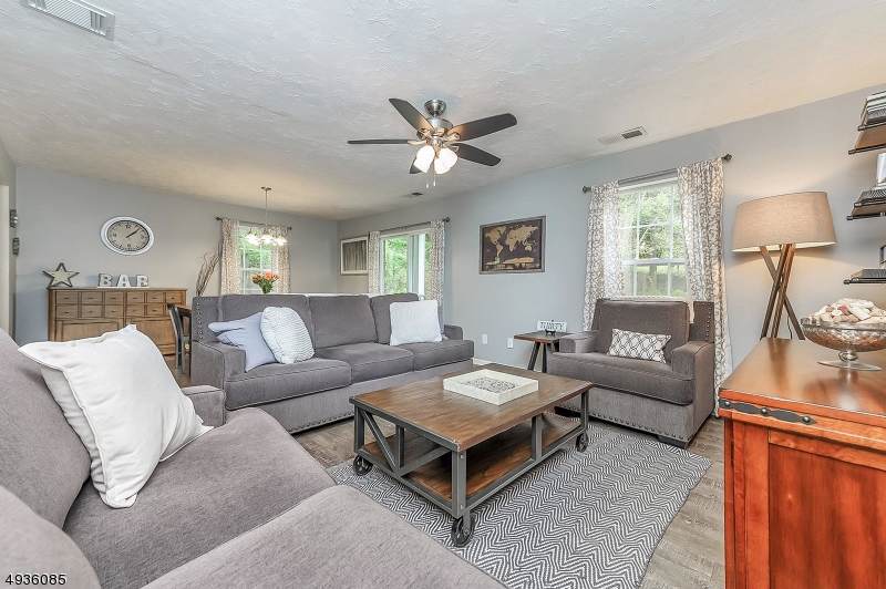 223 Vista Dr - Photo 1