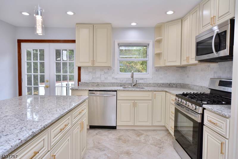 138 Taylor Ter - Photo 1