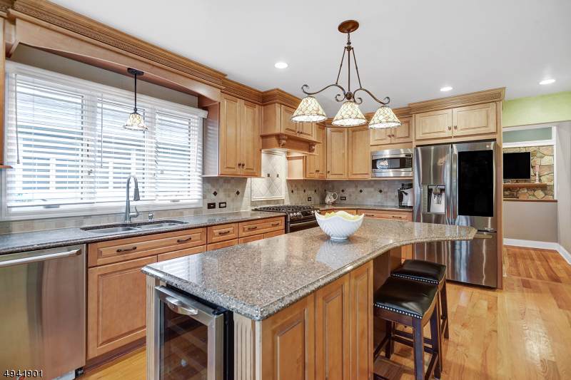 1094 Rahway Ave - Photo 1