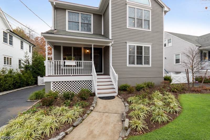 42 Woodlawn Dr - Photo 1