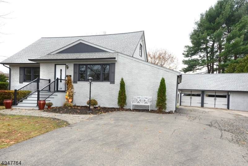 19 Colfax Dr - Photo 1