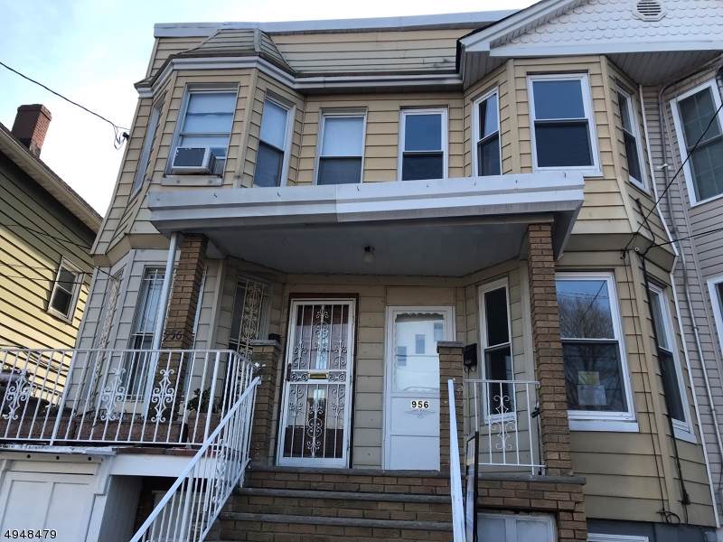 956 De Hart Pl - Photo 1