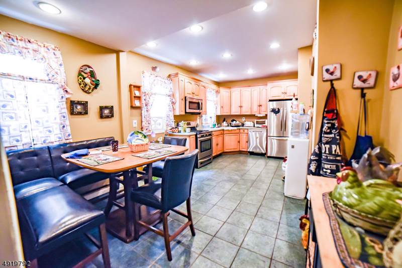 142 Franklin St - Photo 1