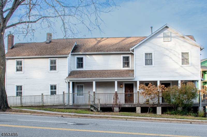 820 Bloomfield Ave - Photo 1