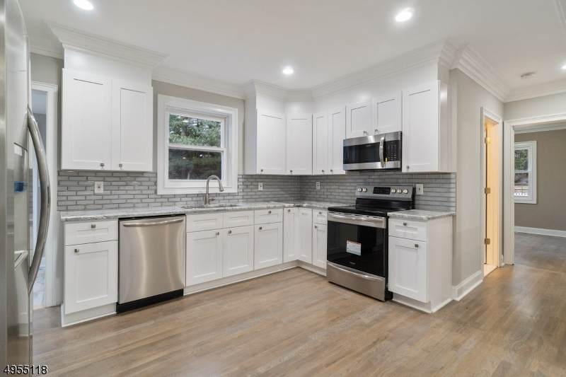 4 Leslie Ave - Photo 1 4 Leslie Ave - Photo 1