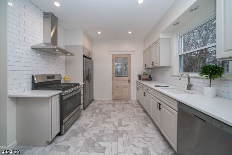 69 Myrtle St - Photo 1