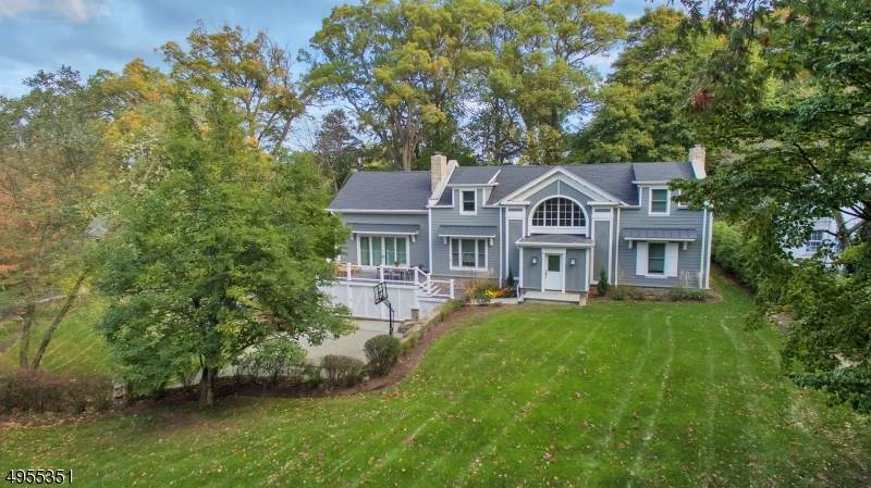 225 Summit Ave - Photo 1