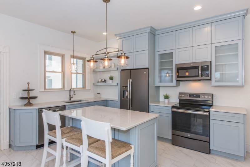 210 High St - Photo 1