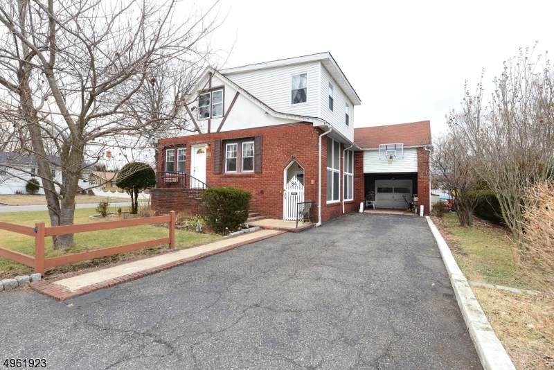84 Madison St - Photo 1