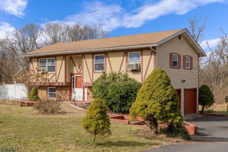 6 Jeanette Ln - Photo 1