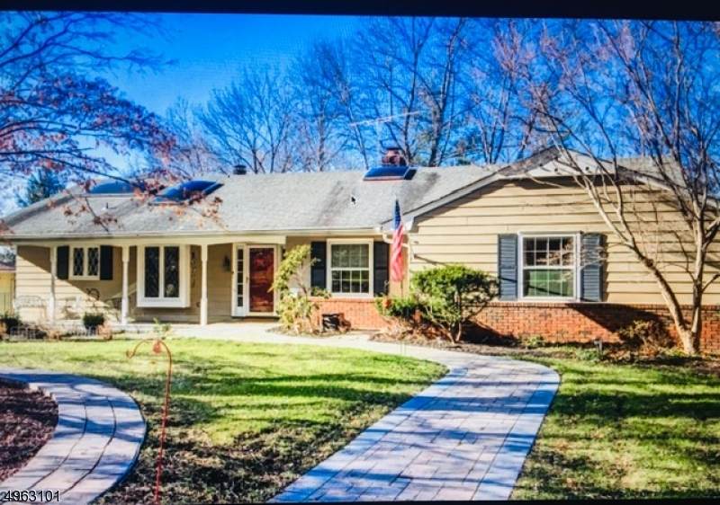 1084 Sylvan Ln - Photo 1