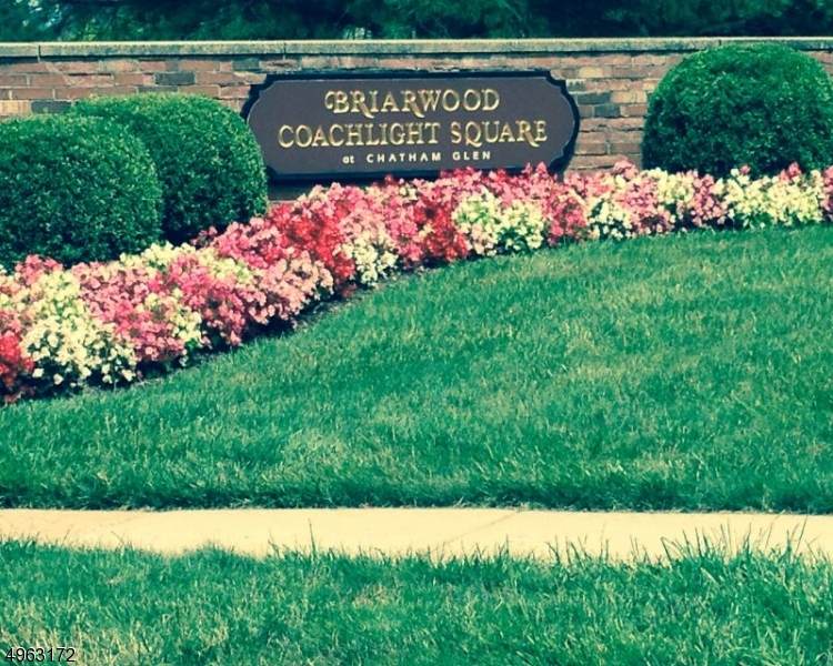 24 Coachlight Dr - Photo 1