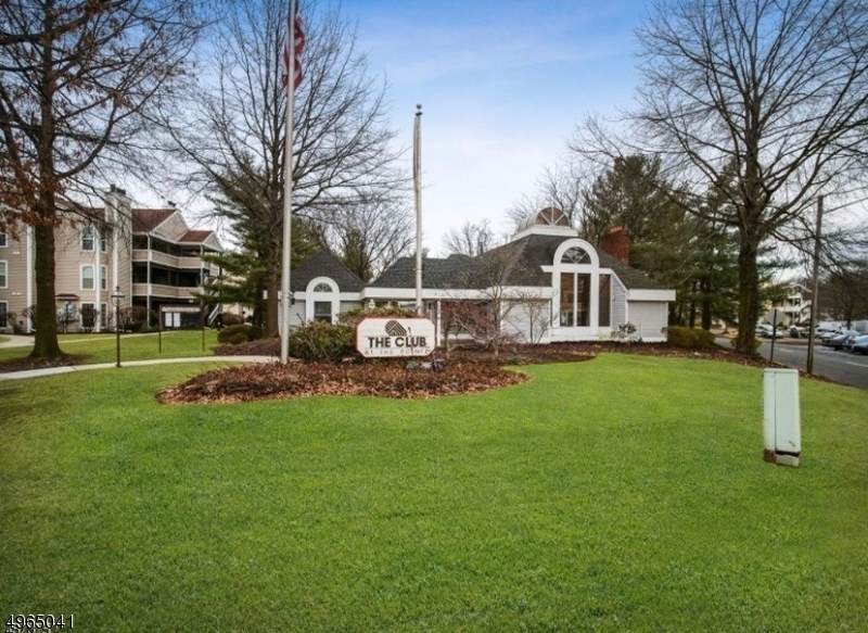 211 Broadmoor-8 - Photo 1
