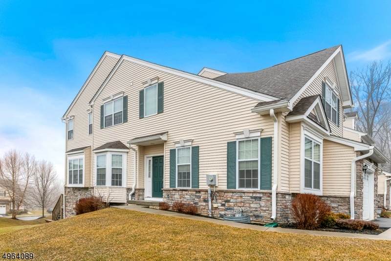 9 Greenwich Ct - Photo 1