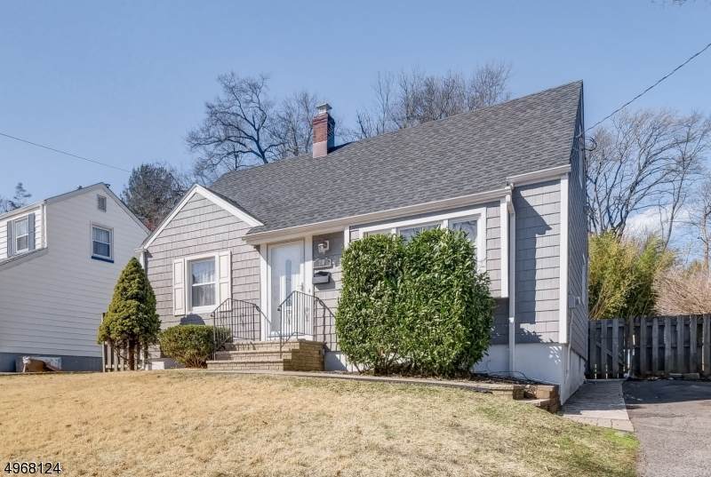 210 Grove Ave - Photo 1