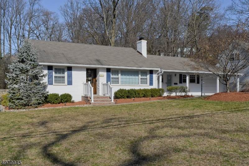 489 Morris Ave - Photo 1
