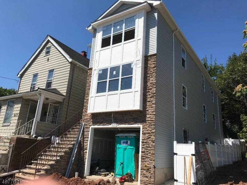 823 Bergen St - Photo 1